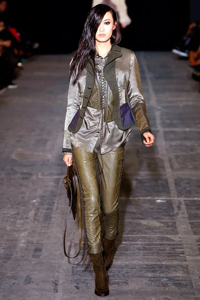 Look 25